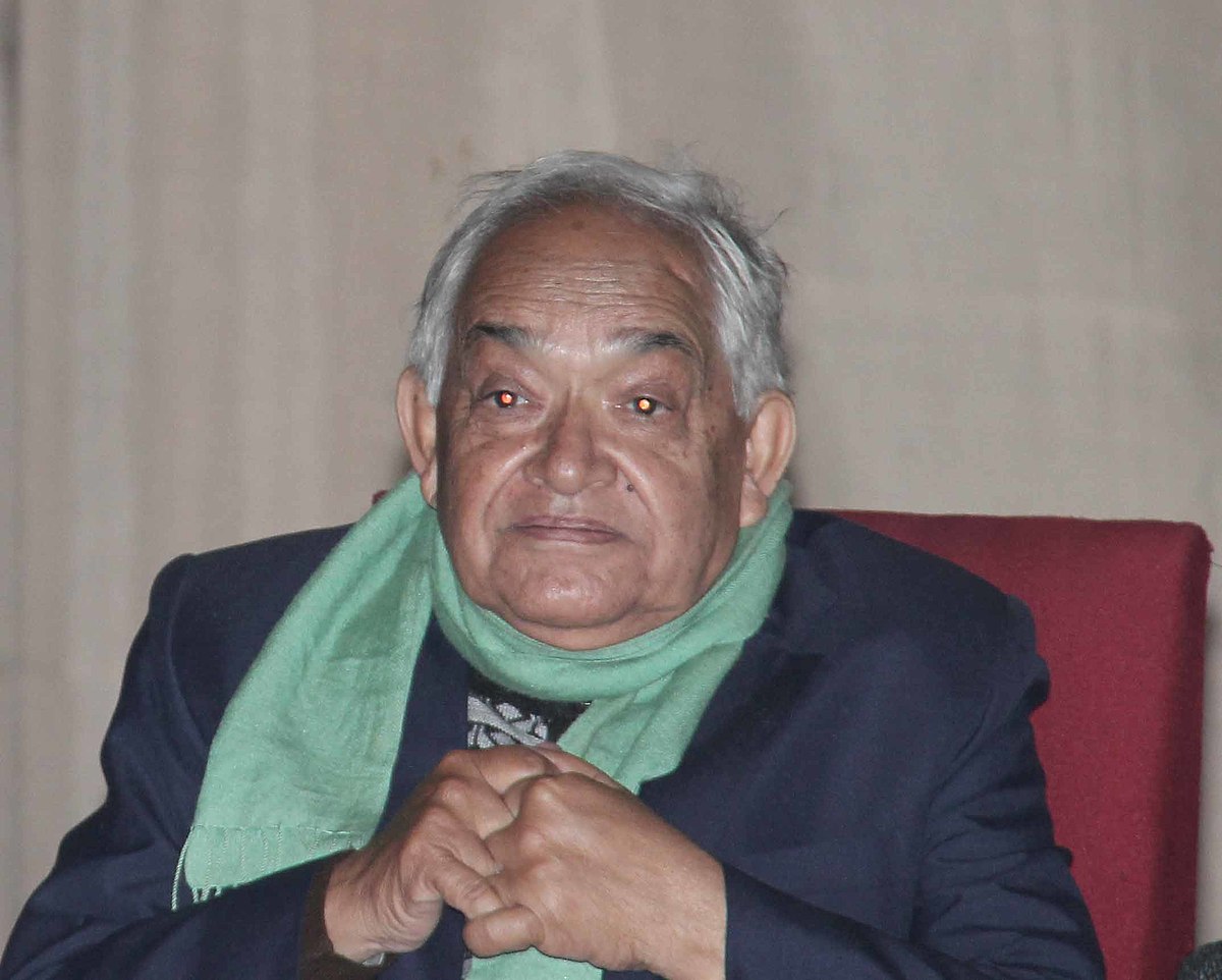 अस्ताए प्रख्यात लेखक तथा समालोचक शर्मा