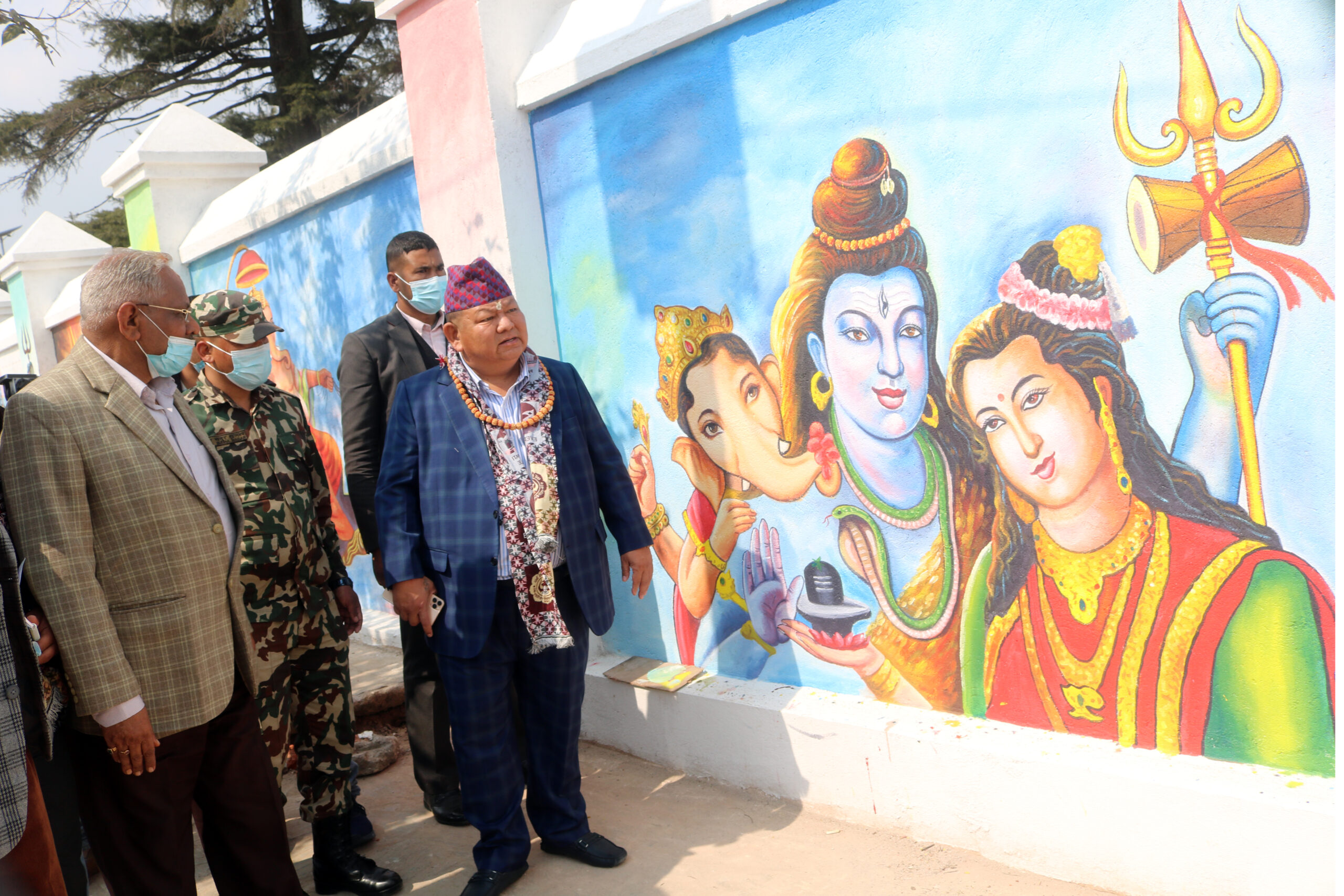 पशुपतिमा महाशिवरात्रिको तयारी, भित्तामा भगवान् शिवपार्वतीका चित्र