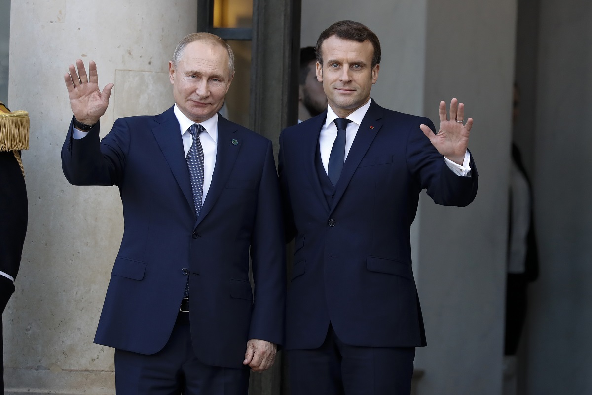 Putin meets Macron to discuss Ukraine, European security