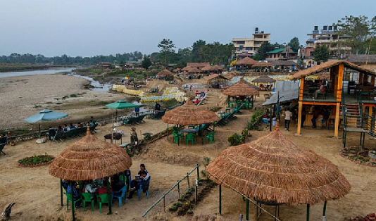 सौराहामा देखिन थाले विदेशी पर्यटक