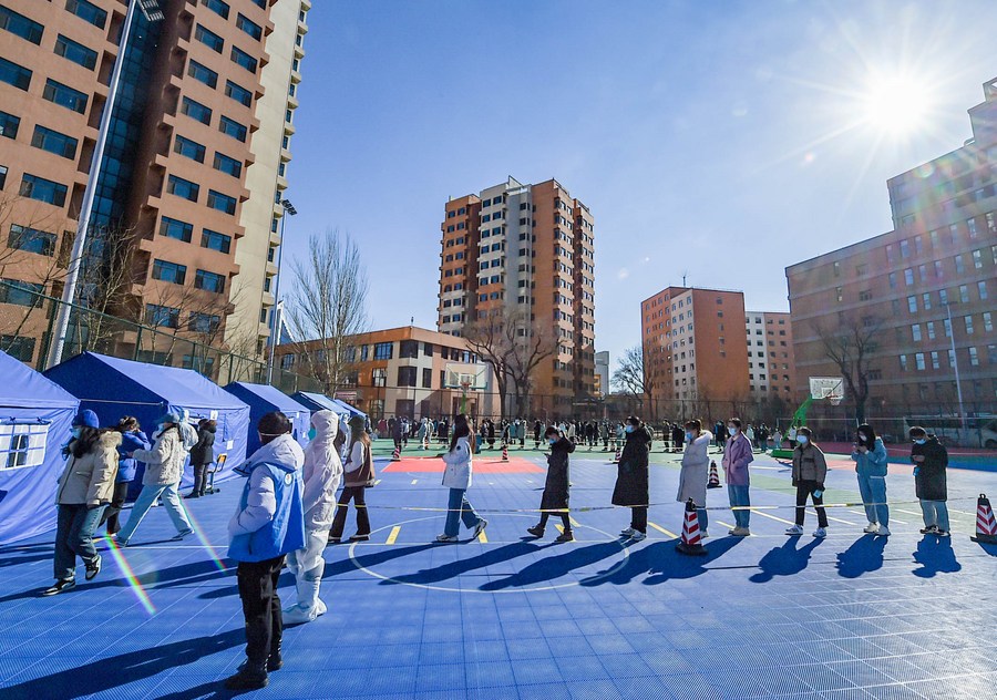 Chinese mainland reports 402 new local COVID-19 cases