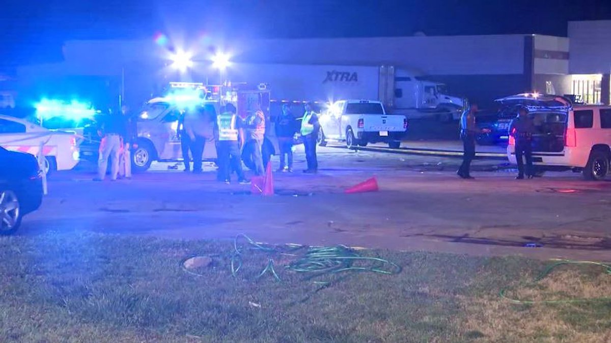At least 10 injured in car show shooting in Arkansas