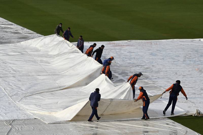 Play resumes in Pakistan-Australia Test after weather delay