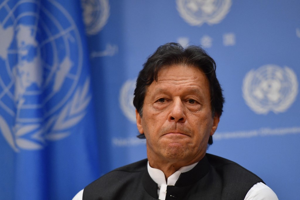 Pakistani PM loses no-confidence vote