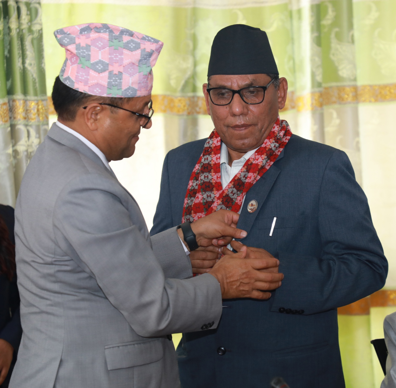 राष्ट्रियसभाका मनोनीत सदस्य दाहालद्वारा शपथ
