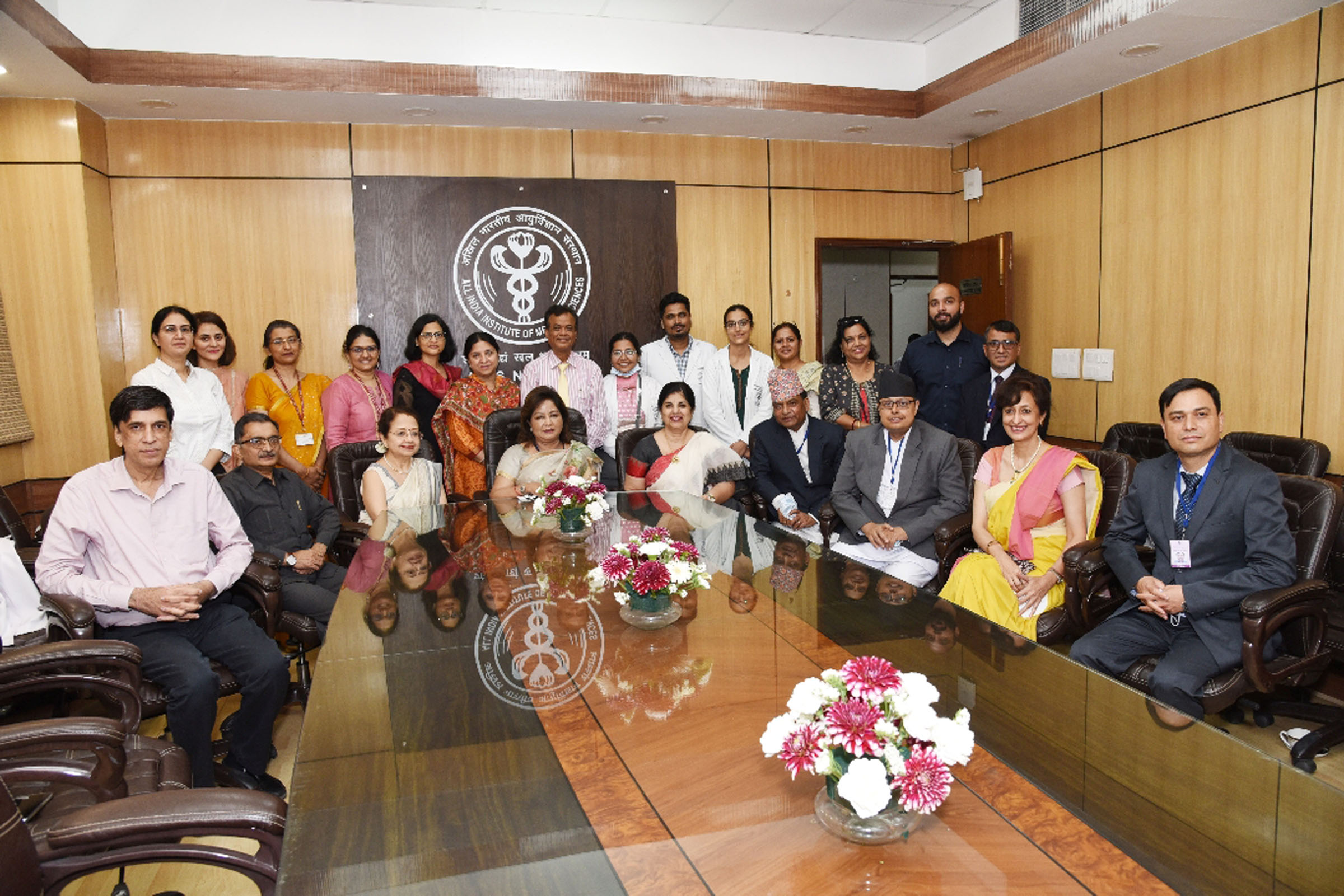सुरक्षित मातृत्व र बाल स्वास्थ्यमा सहकार्य गर्न एआइआइएमएससँग डा देउवाको आग्रह