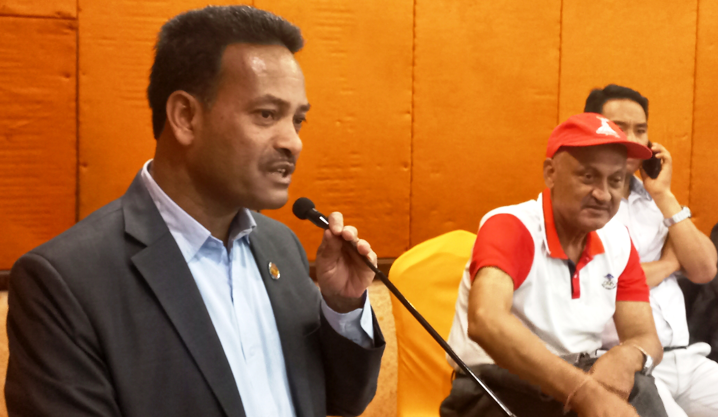 राष्ट्रिय खेलकुद तोकिएको मितिमै हुन्छ, भव्य तयारीमा जुट्नुहोस् : मन्त्री गहतराज