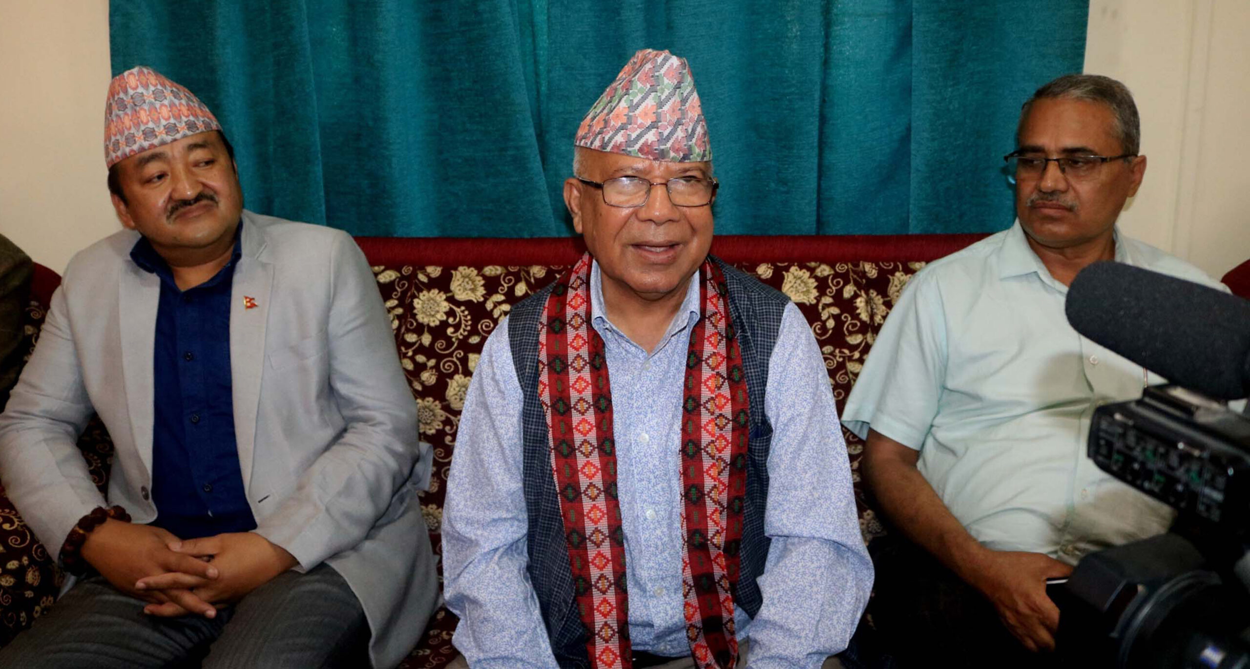 लोकतन्त्रवादी शक्ति एक भएर जानुपर्छ : अध्यक्ष नेपाल