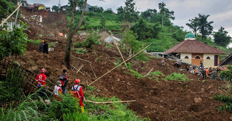 12 female miners killed by landslide in Indonesia