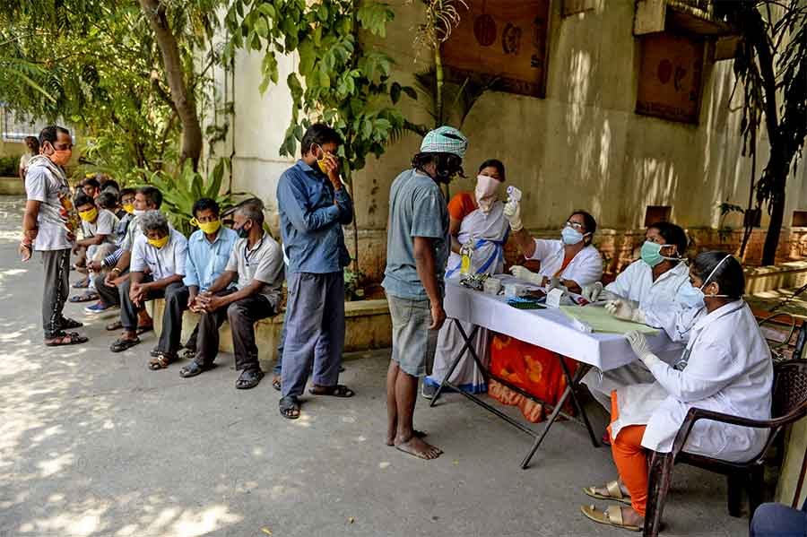 भारतमा कोरोना भाइरसबाट २४ घण्टामा दुई हजार सङ्क्रमित