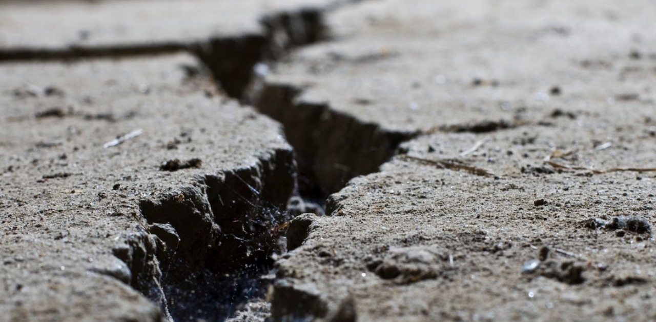 Strong quake strikes off western Indonesia, no casualty reported