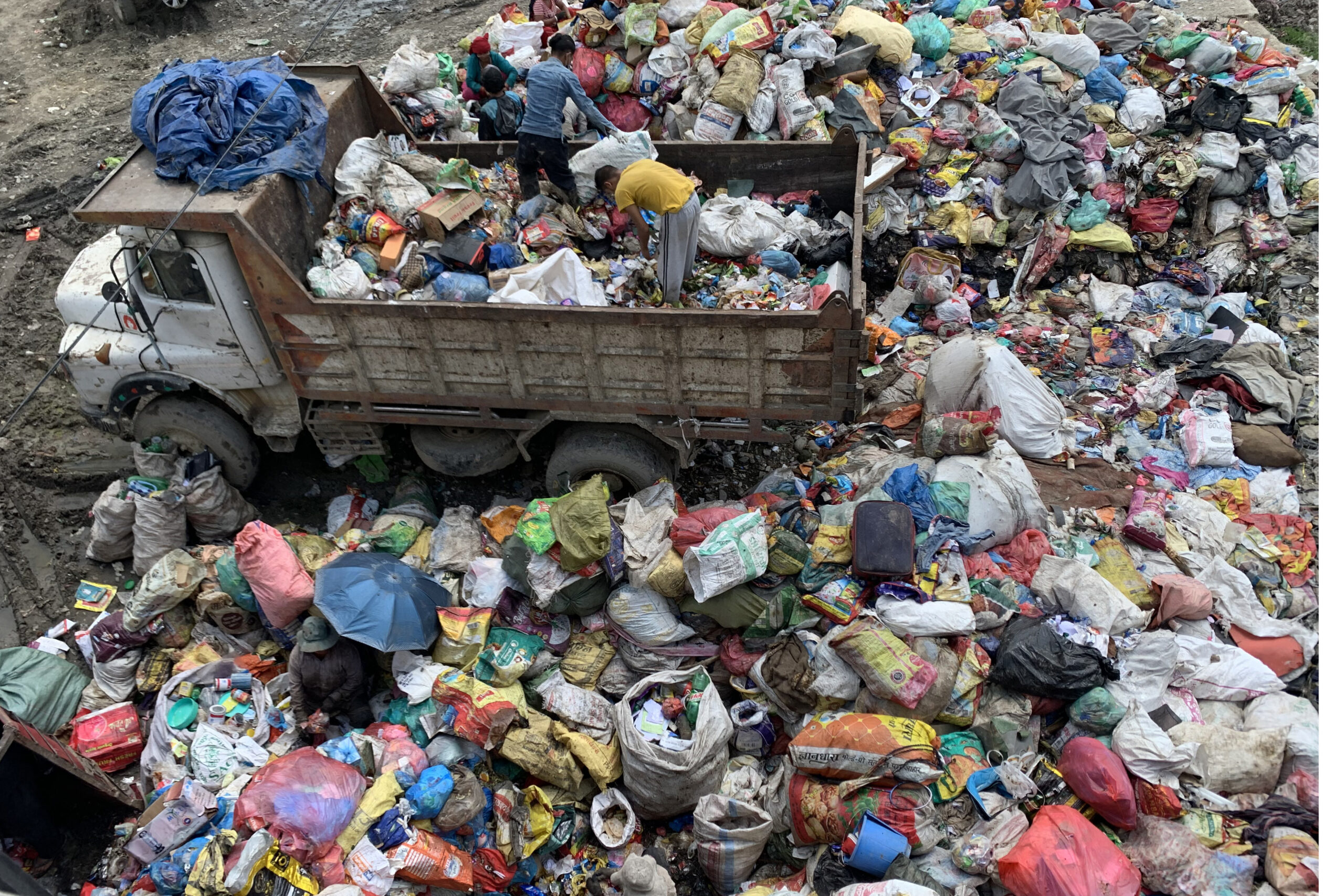 सफाइ श्रमिकको गुनासो : फोहरको गन्धले होइन, घरधनीको व्यवहारले मन पोल्छ
