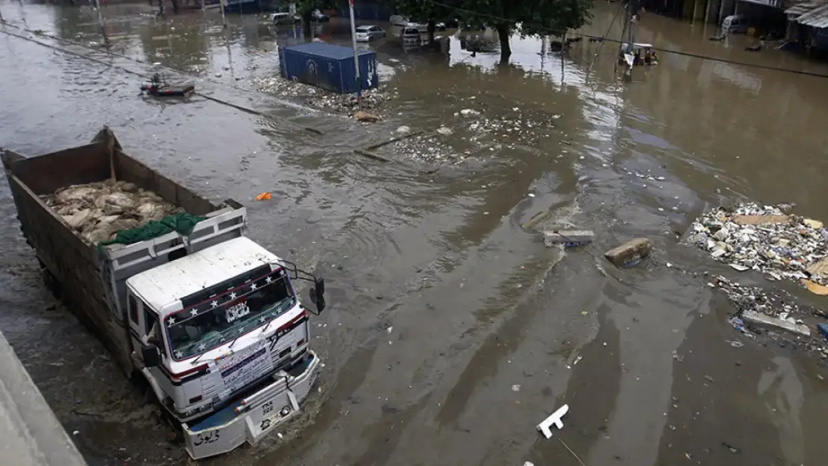 Pakistan floods death toll crosses 1,000, rainfall continues
