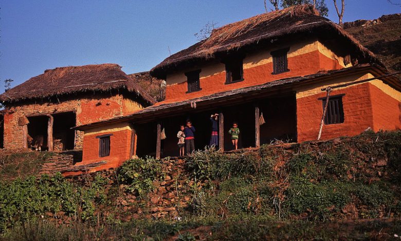 आधुनिकताले हराउन थाल्यो रातोमाटो र कमेरोले घर पोत्ने प्रचलन