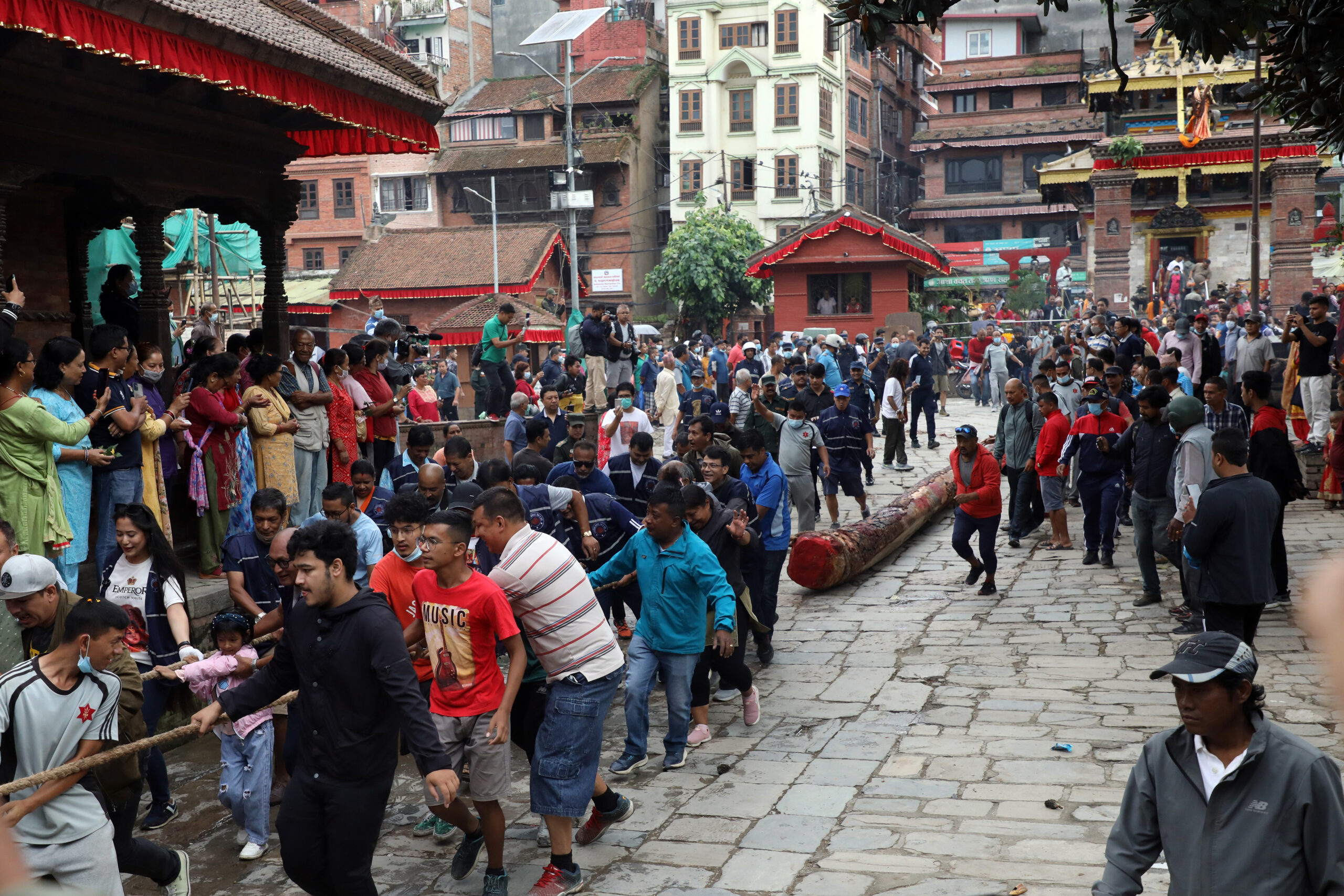 इन्द्रजात्राको लिङ्गो हनुमानढोकामा