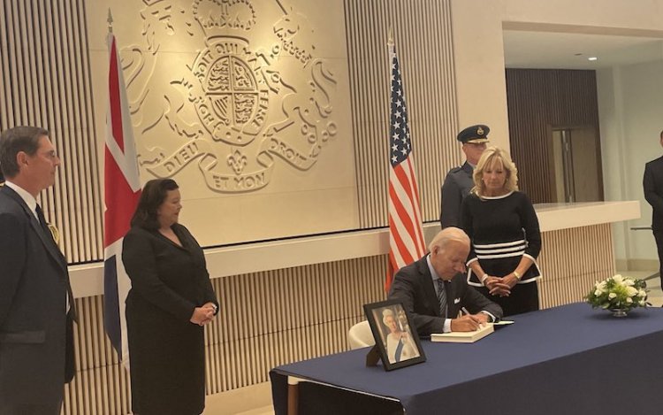 US President Biden, first lady sign condolence book at British Embassy 	after Queen Elizabeth’s demise