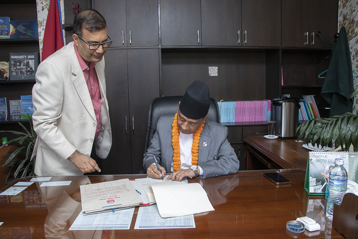 मन्त्री कार्कीद्वारा कानुन मन्त्रालयको पदभार ग्रहण