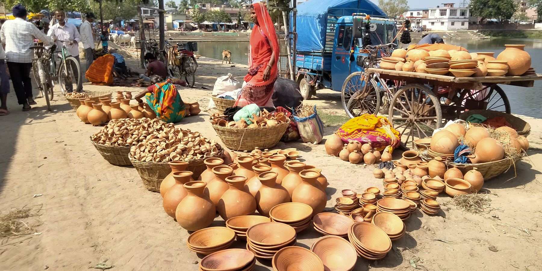 माटोका भाँडा किन्नेको भीड