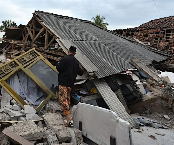 Search effort intensifies after Indonesia quake killed 268