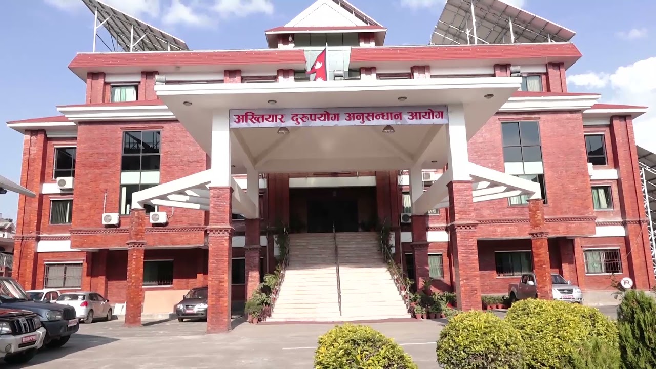 विद्यालयको छाना कमजोर हालेपछि अख्तियारमा उजुरी