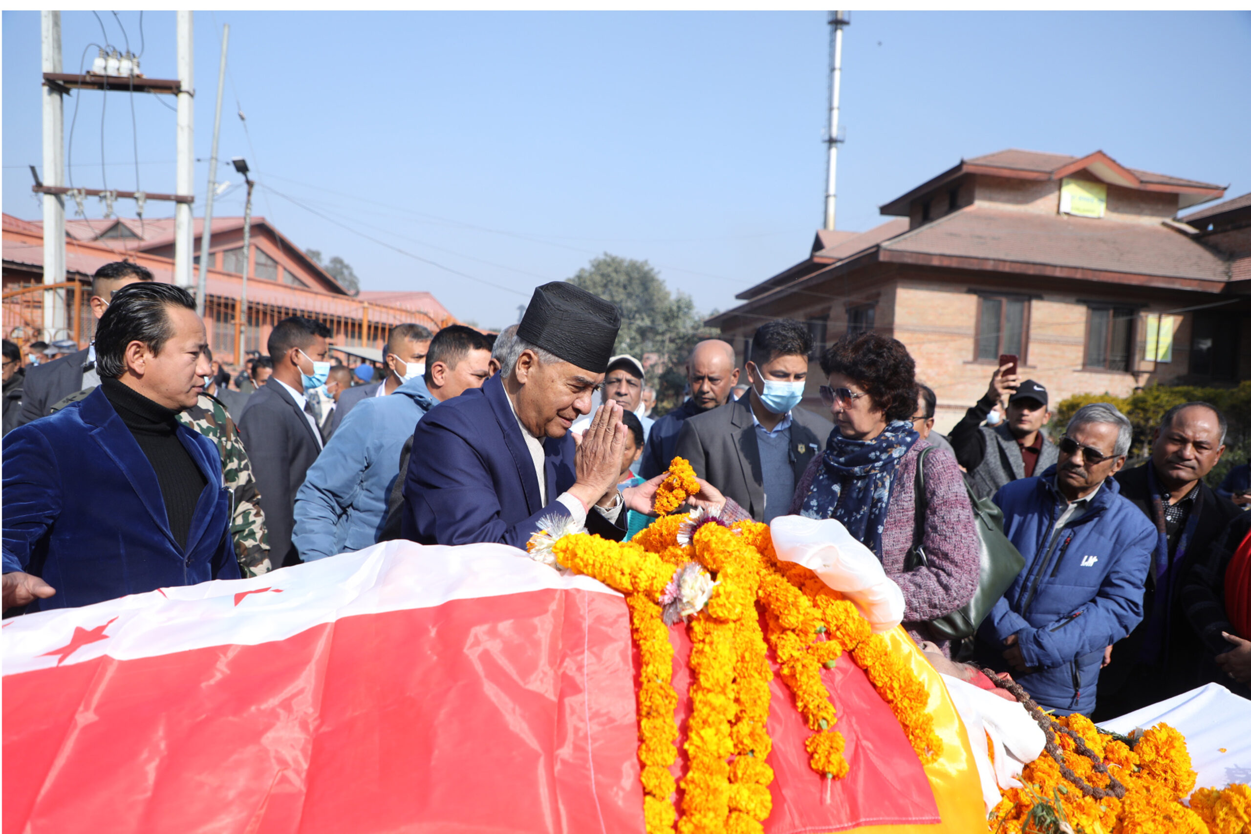 प्रधानमन्त्री देउवाद्वारा कांग्रेस नेता चित्रकारप्रति श्रद्धाञ्जलि