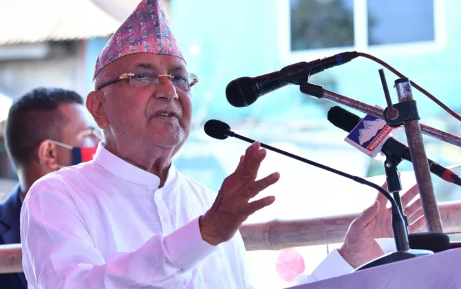 चुरोटको खोलमा कविता लेख्थेँ– केपी ओली