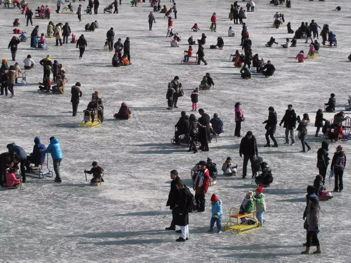 Tourists flock to fish on ice at S. Korea’s popular winter festival