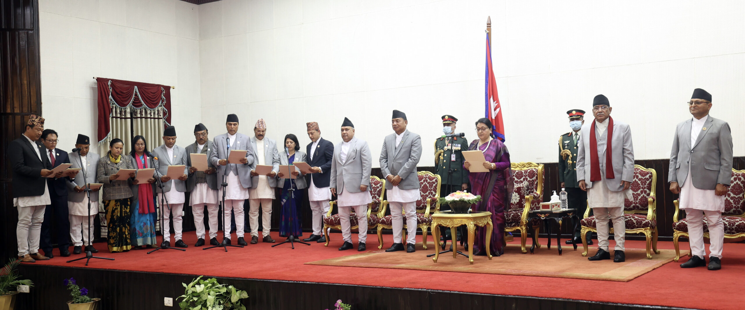 नवनियुक्त उपप्रधानमन्त्री र मन्त्रीको शपथ