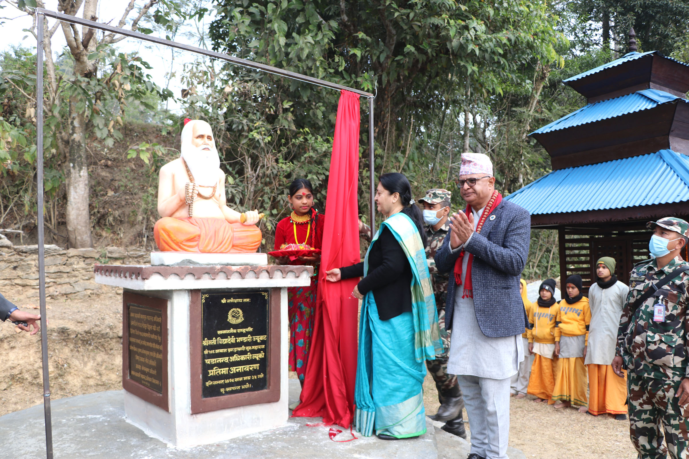 राष्ट्रपतिद्वारा षडानन्द र योगमायाको सालिक अनावरण