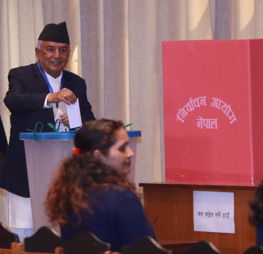 राष्ट्रपतिको निर्वाचनका लागि मतदान सुरु