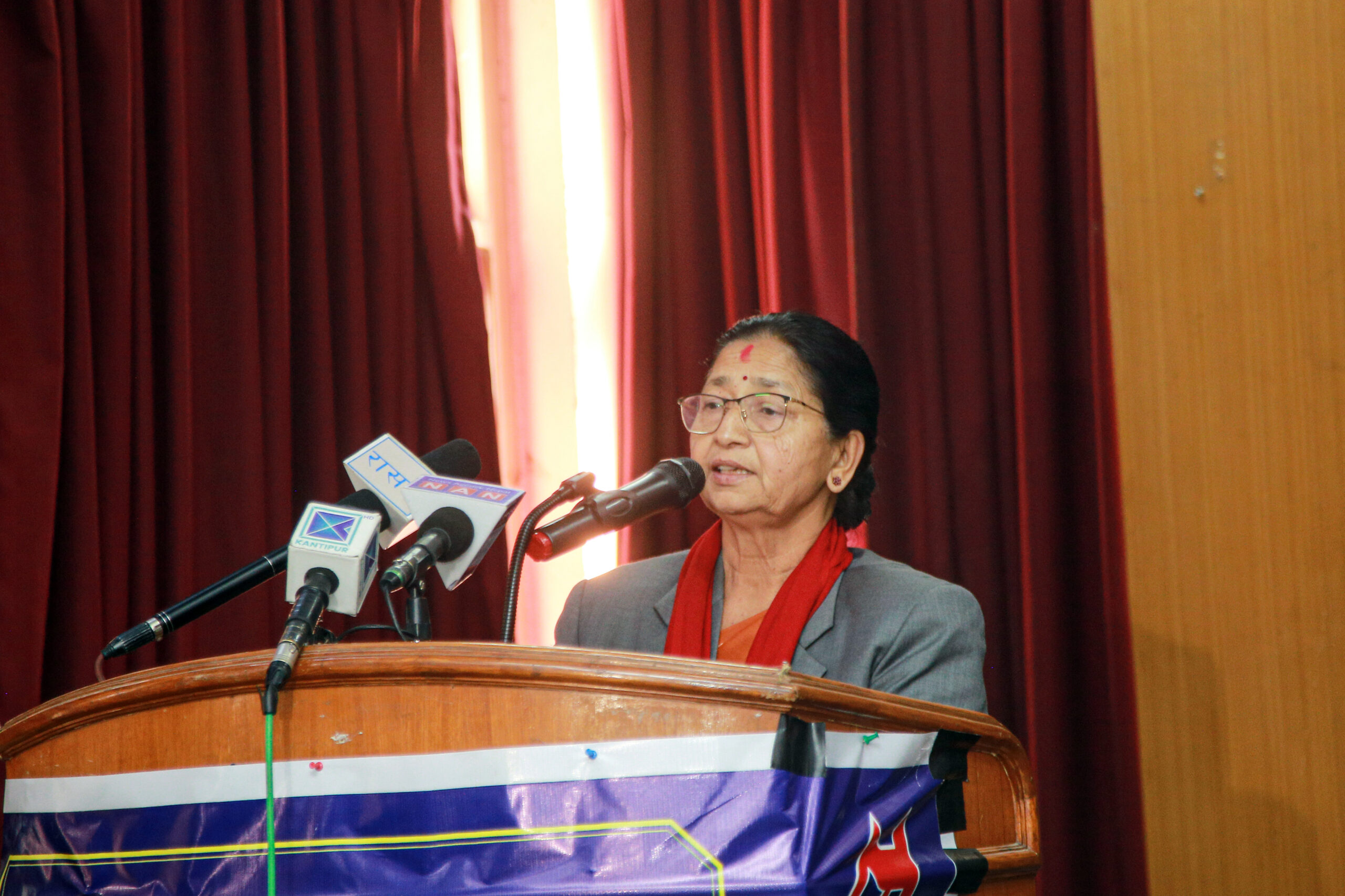 आमाका नामबाट नागरिकता नपाउने समस्या समाधान गर्न लागि पर्छु : उपाध्यक्ष अर्याल