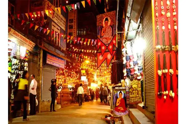 ठमेलमा पर्यटक छन्, व्यापार छैन