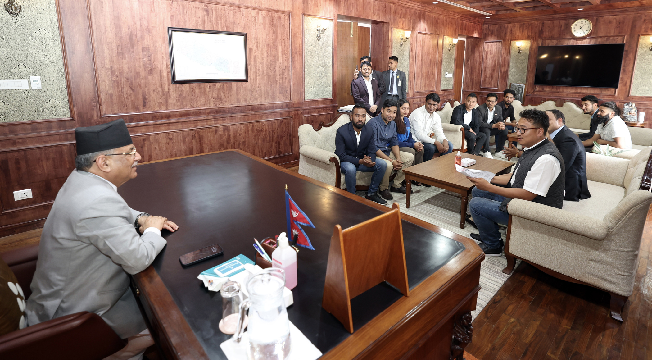 नेविसङ्घले प्रधानमन्त्रीलाई भेटर भन्यो–भ्रष्टाचारविरुद्ध कदममा साथ छ
