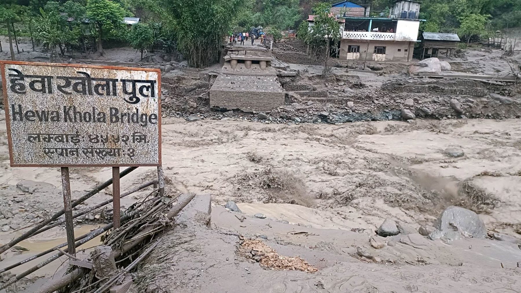 बाढीले बगाएको हेवा खोलामा बेलिब्रिज राखिने