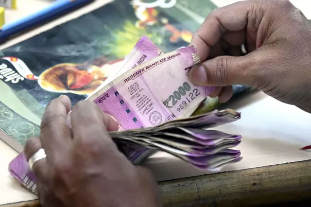 Withdrawal of 2,000-rupee currency notes to boost bank deposits in India: report