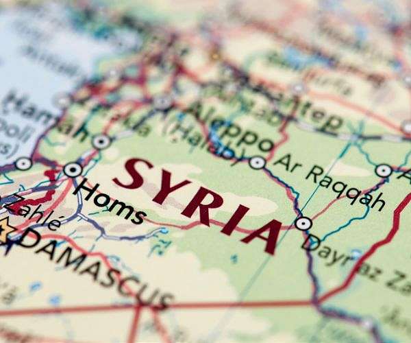 Syrians turn plastic waste into rugs to make a living