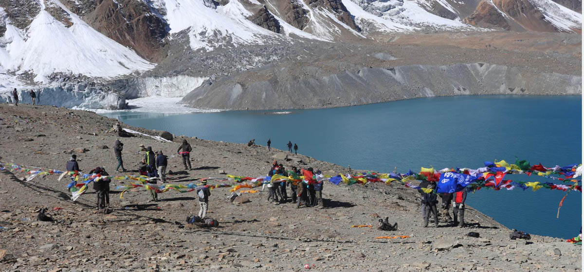 तिलिचो ताल क्षेत्रबाट १५० किलो फोहोर सङ्कलन