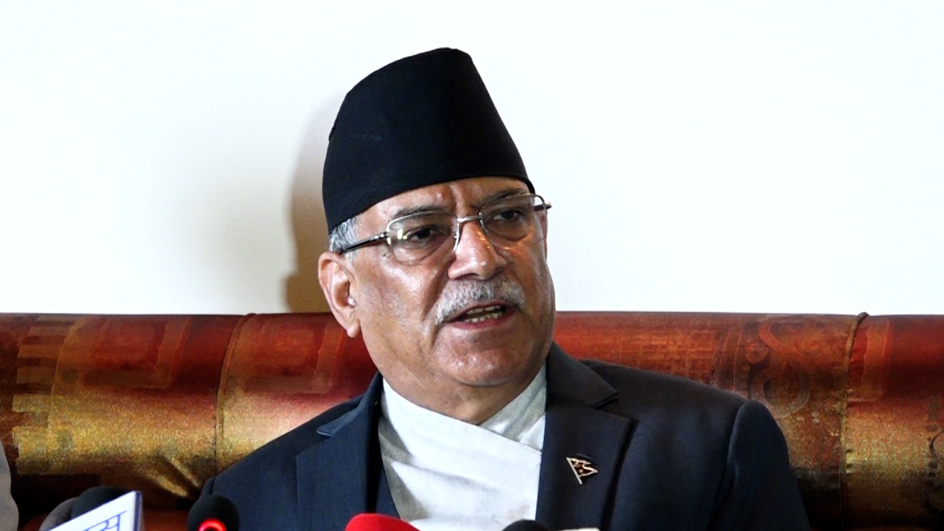 केपी ओलीतिर प्रधानमन्त्री प्रचण्डको निशाना : राजनीतिक उदेश्यका लागि सरकारमा बस्नेको राजीनामा मागीहाल्ने संस्कार राम्रो होइन