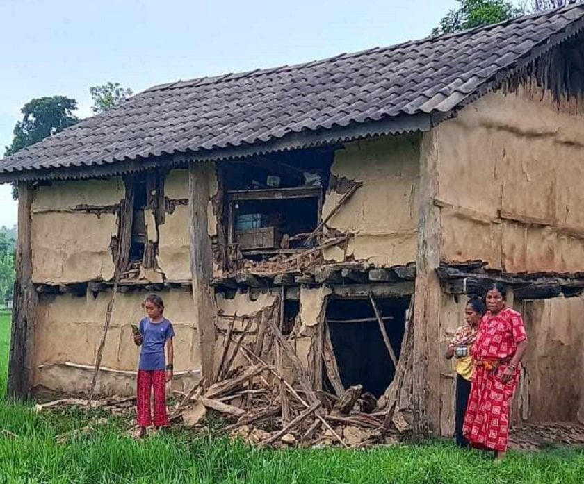 राति साढे १२ बजे हात्तीले घर भत्काउन थालेपछि ……