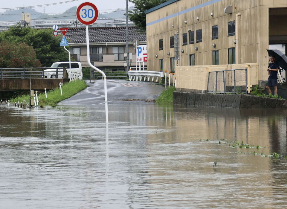 Heavy rainfall lashes western Japan; 3,70,000 urged to evacuate