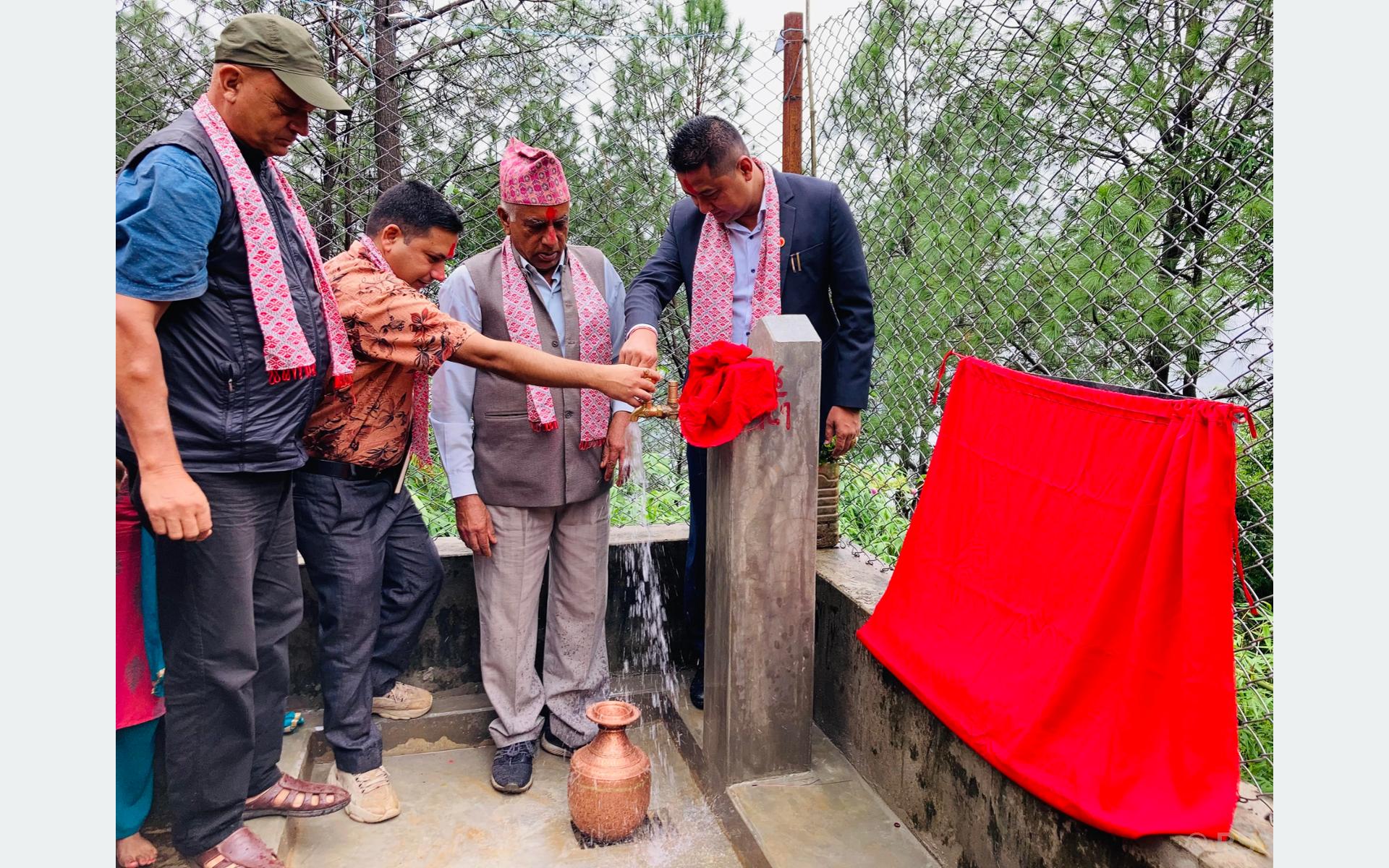 सय वर्षदेखिको खानेपानीको समस्या अन्त्य