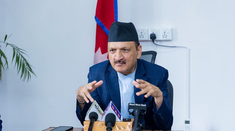 काम रोकिएका आयोजनाको ठेक्का तोडिन्छः अर्थमन्त्री डा महत