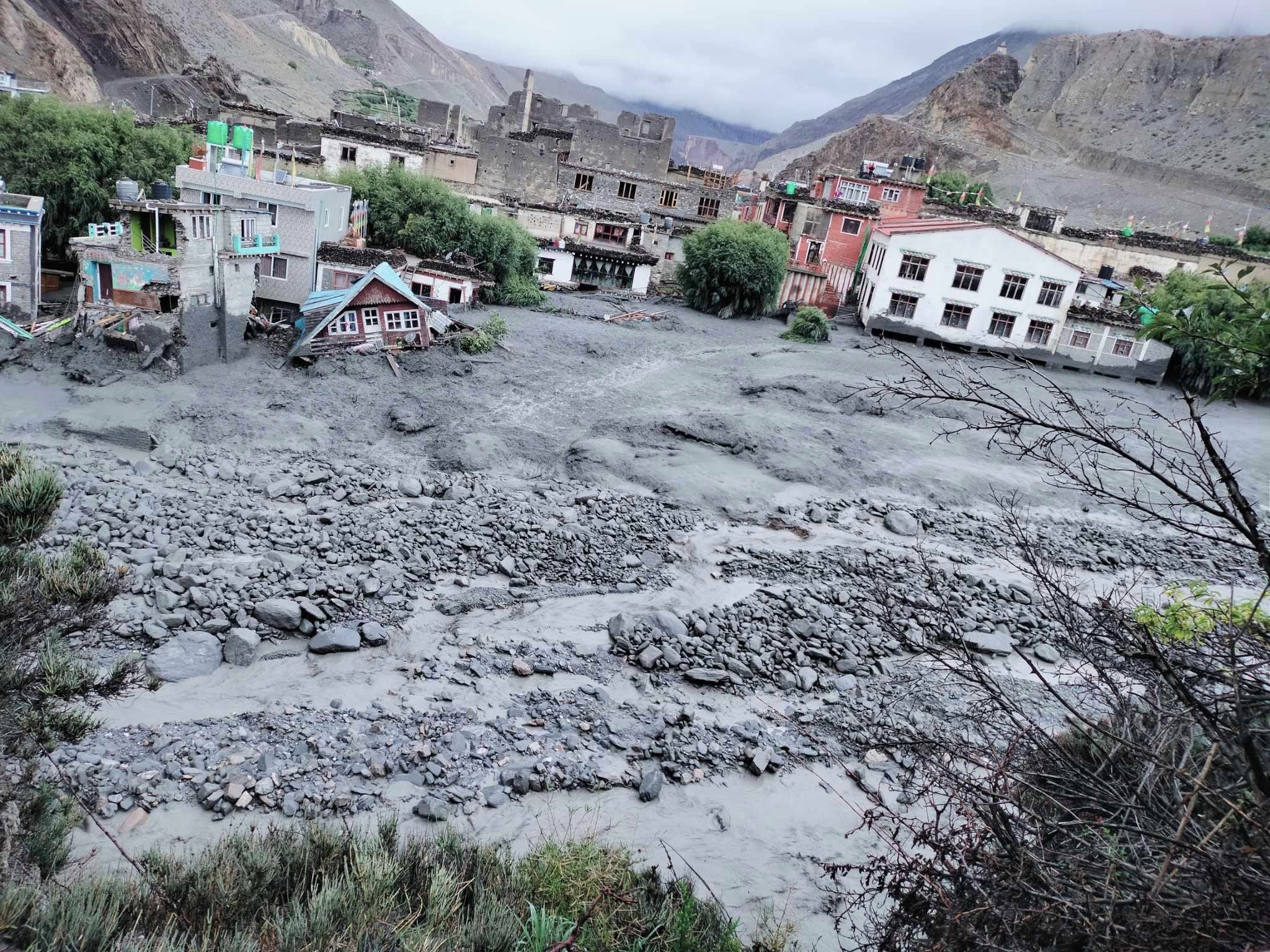 कागखोला  बाढी : स्थानीय भन्दछन्, ‘ज्यान त बच्यो, हेर्दा हेर्दै घरबारविहीन भयौँ’