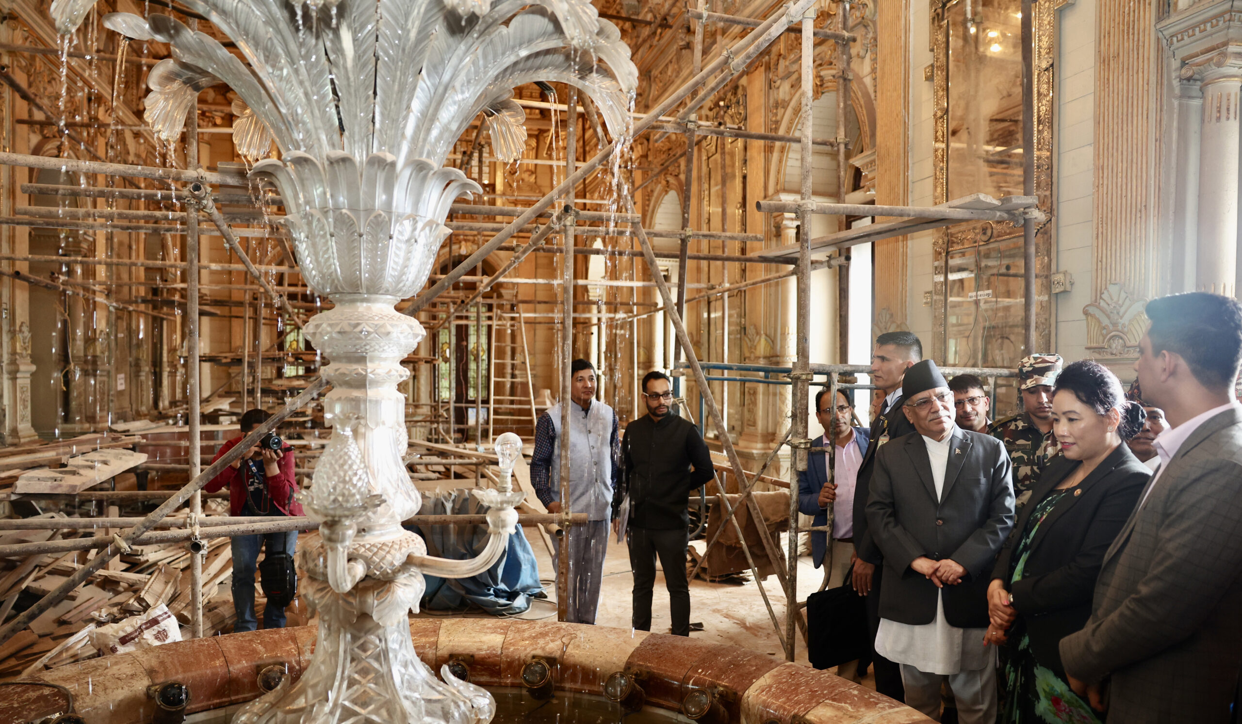 प्रधानमन्त्रीद्वारा सिंहदरबारको पश्चिमतर्फको भवन निरीक्षण