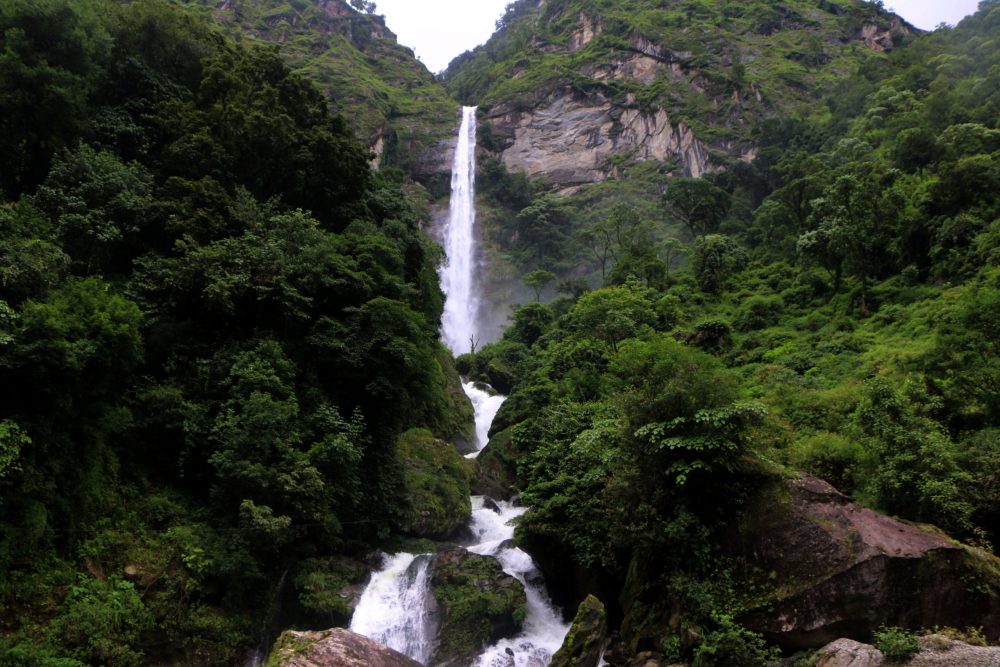 आहा  ! मनै लोभ्याउने फुङफुङ्गे झरना