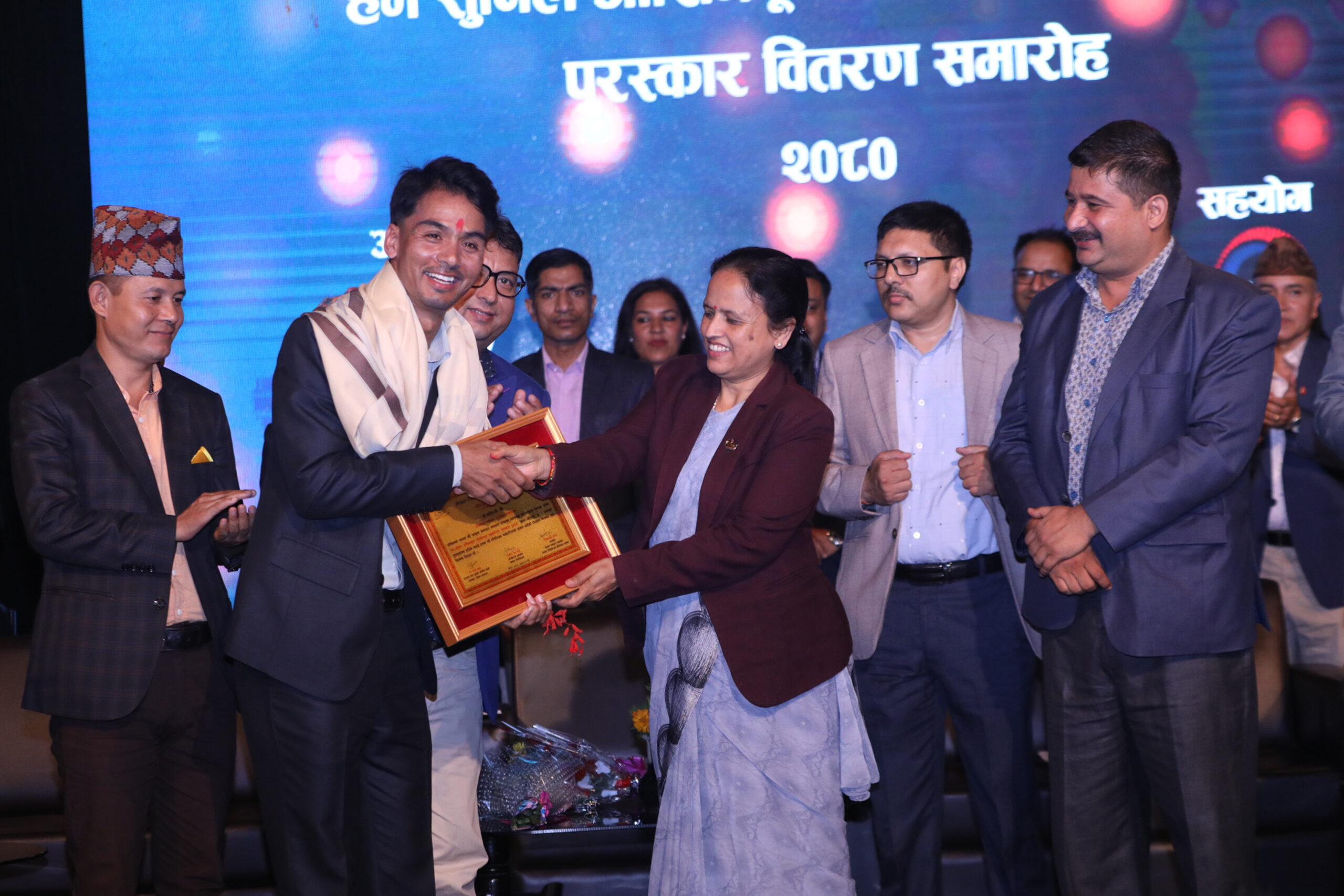 हेम-सुनिल जोखिमपूर्ण टेलिभिजन पत्रकारिता पुरस्कार केसी र सिलवाललाई