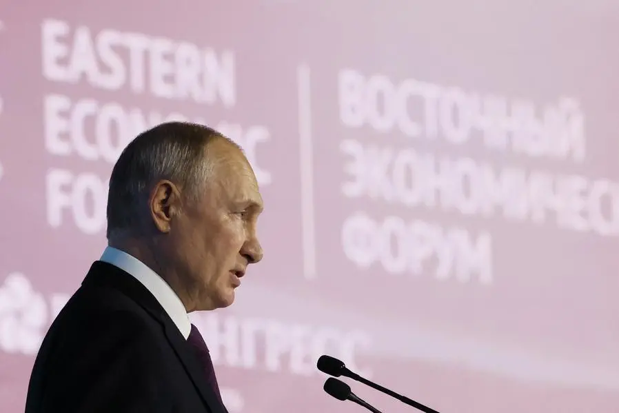 Putin sees no ‘insurmountable problems’ in ruble fall