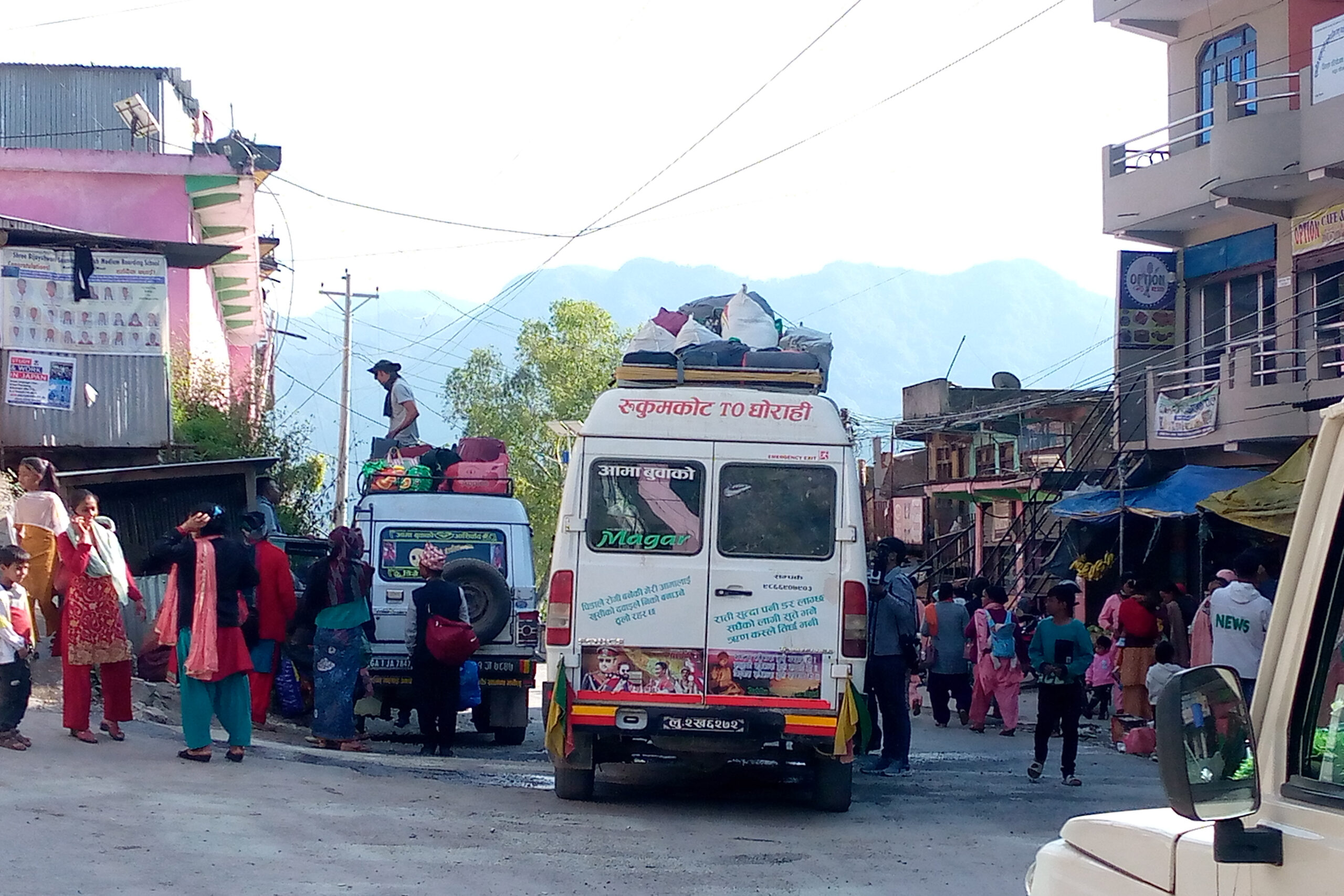 दसैँले गाउँमा चहलपहल, बजार सुनसान