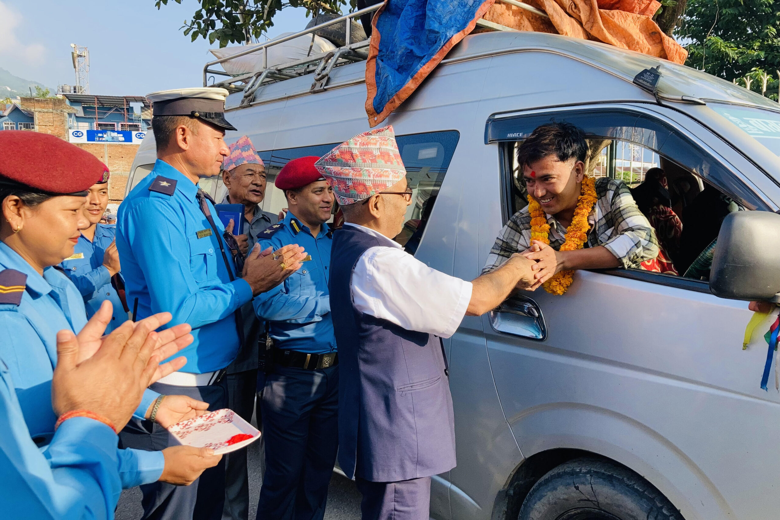 तीन दिनमा एक लाख ५० हजार यात्रु बाहिरिए