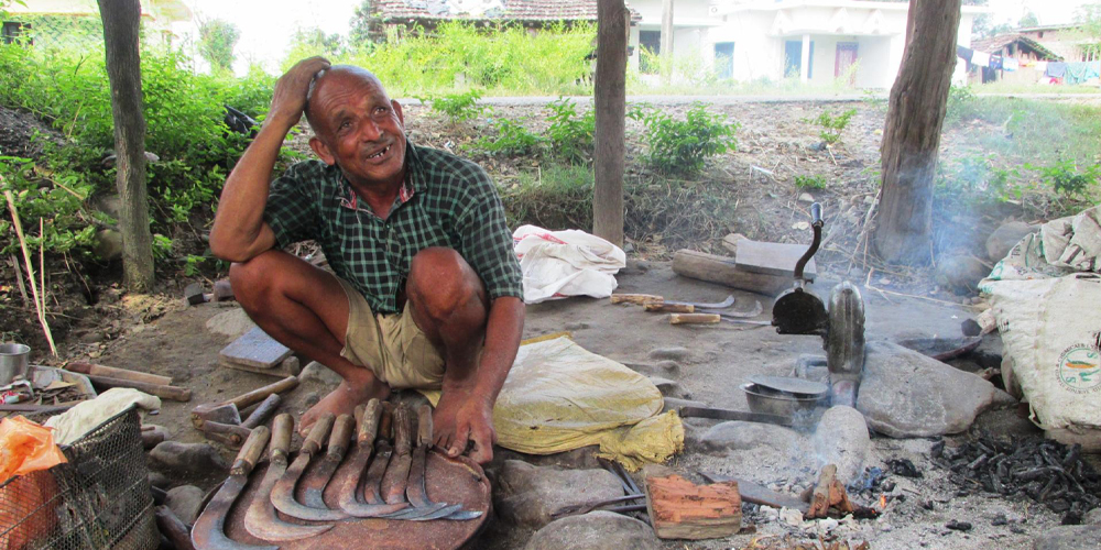 दलित समुदायलाई आरन चलाएर जीविका चलाउनै  मुस्किल
